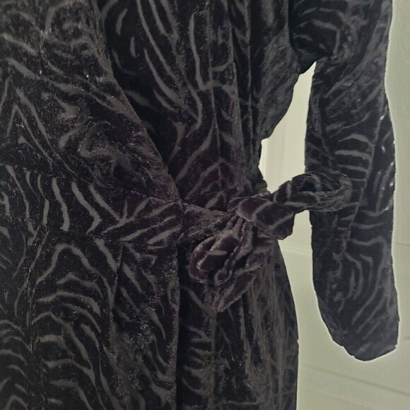 & Other Stories Paris Atelier Velvet Wrap Dress Textured Zebra Womens Size 0 - Picture 4 of 10